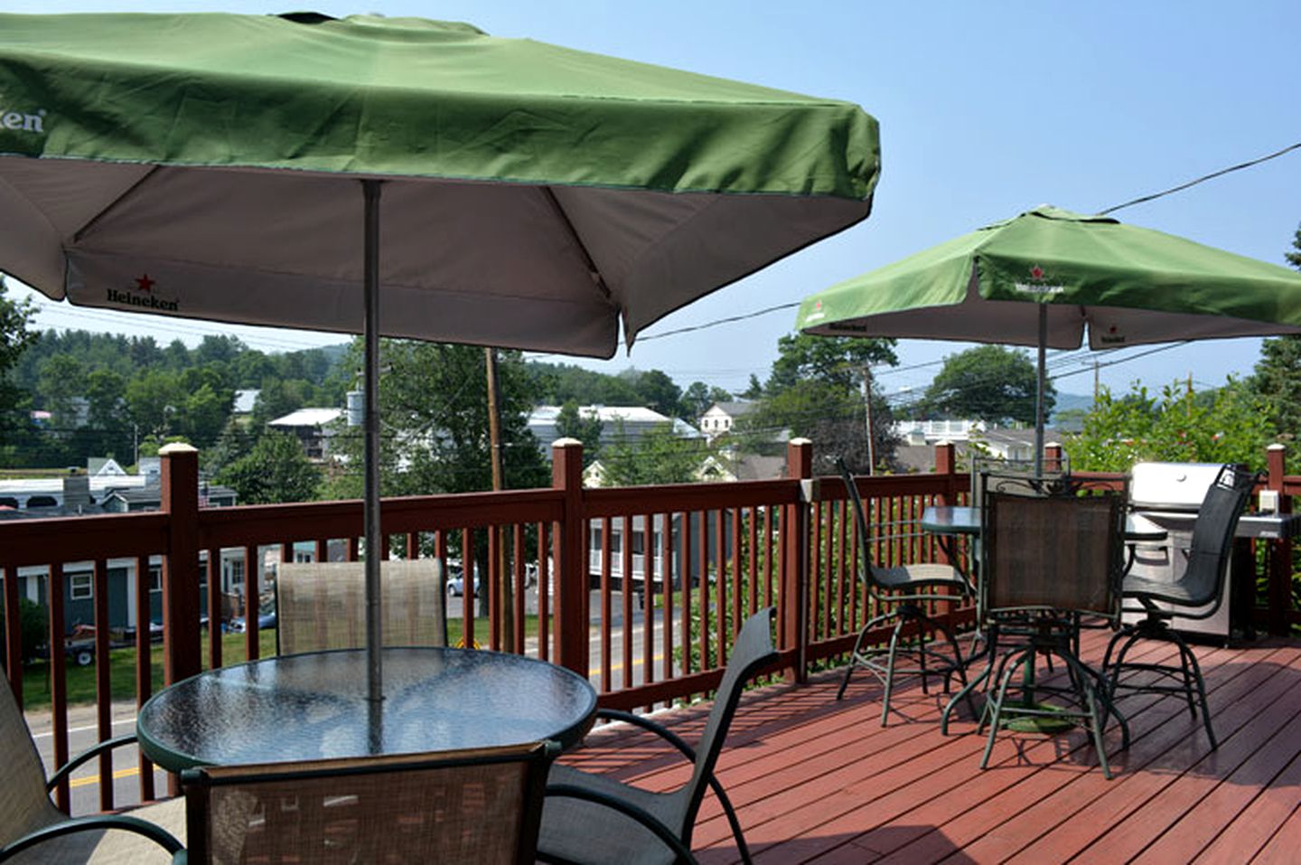 12-Person Cottage Rental with Spacious Balcony in White Mountains, New Hampshire