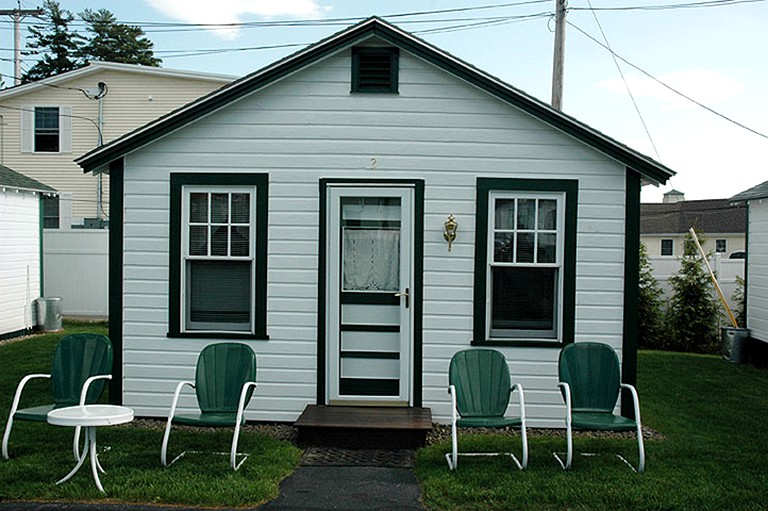 Cottages (Weirs Beach, New Hampshire, United States)