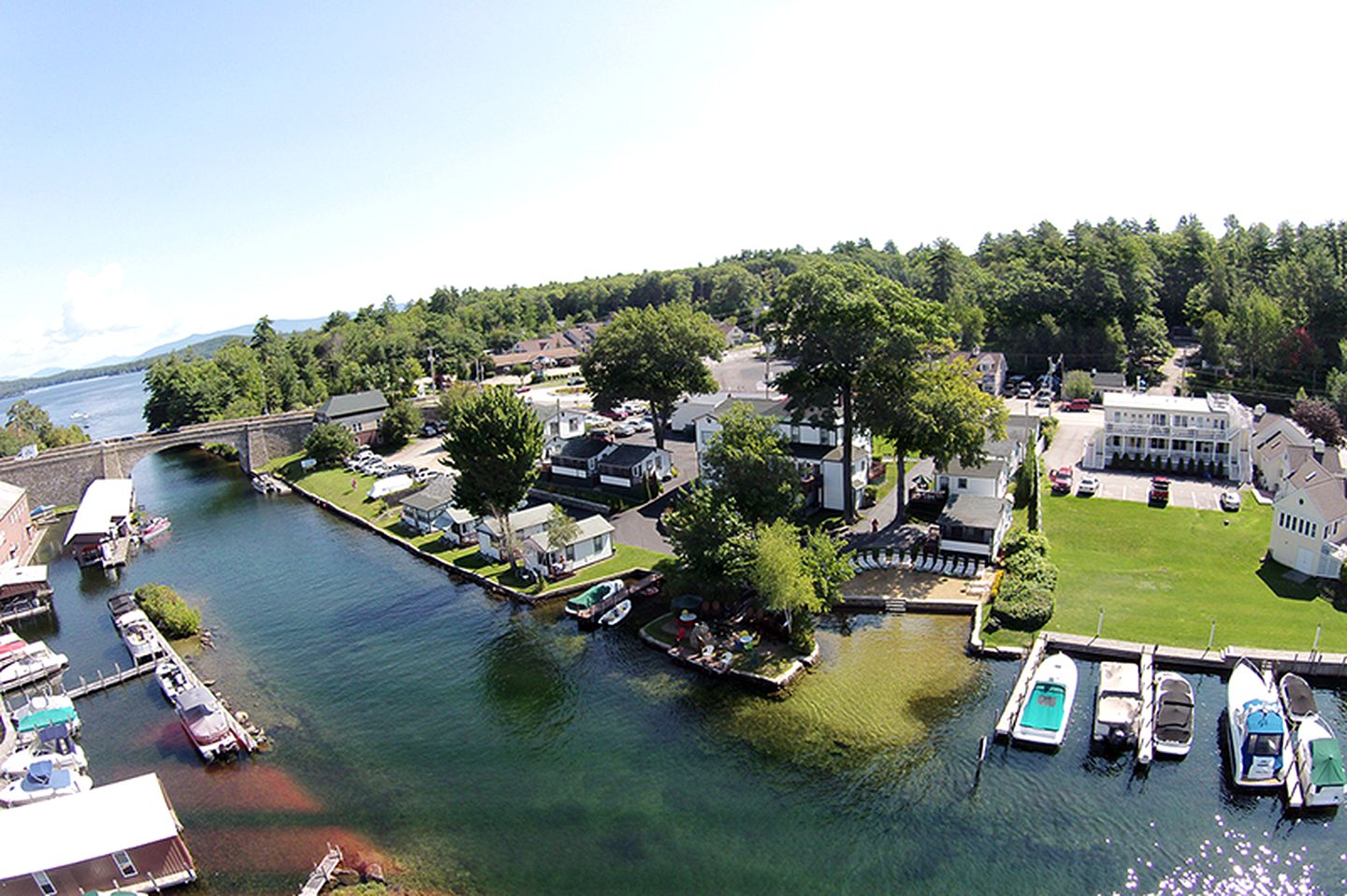 Charming Five-Person Cottage Rental near Lake Winnisquam, New Hampshire