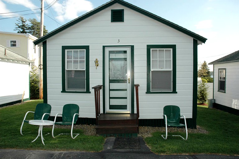 Cottages (Weirs Beach, New Hampshire, United States)