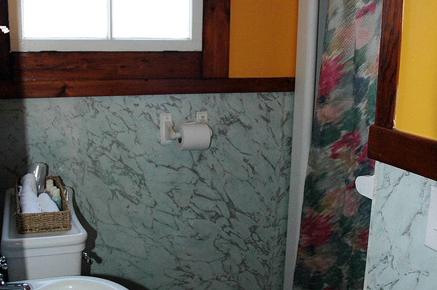 Lovely Lakefront Cottage Rental with Private Beach in New Hampshire