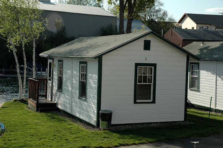 Cabins (Weirs Beach, New Hampshire, United States)