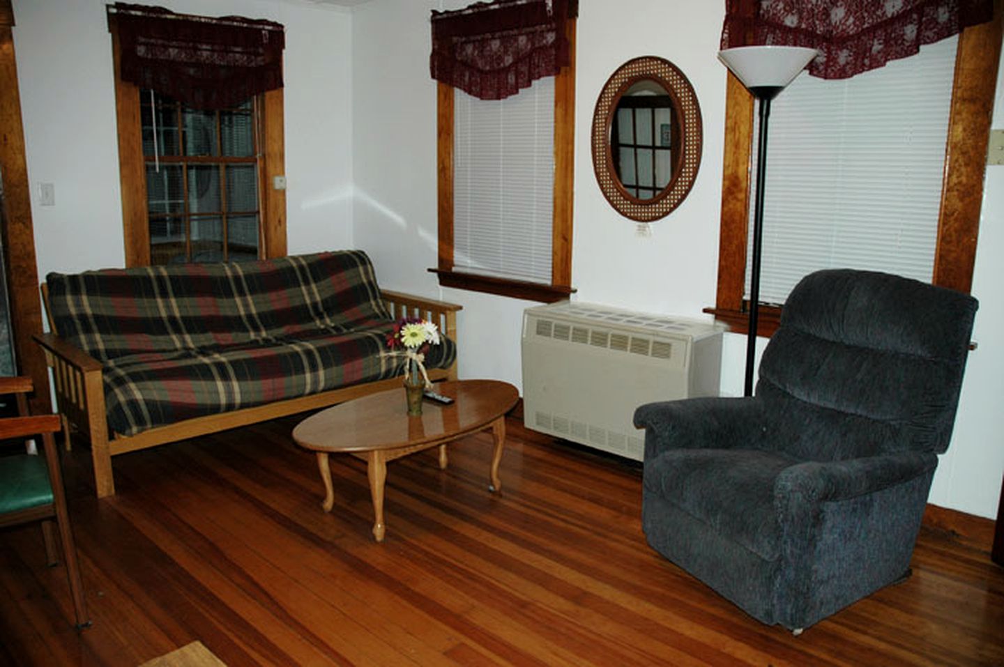 Spacious Cottage Rental Ideal for Group Getaway near Lake Winnipesaukee