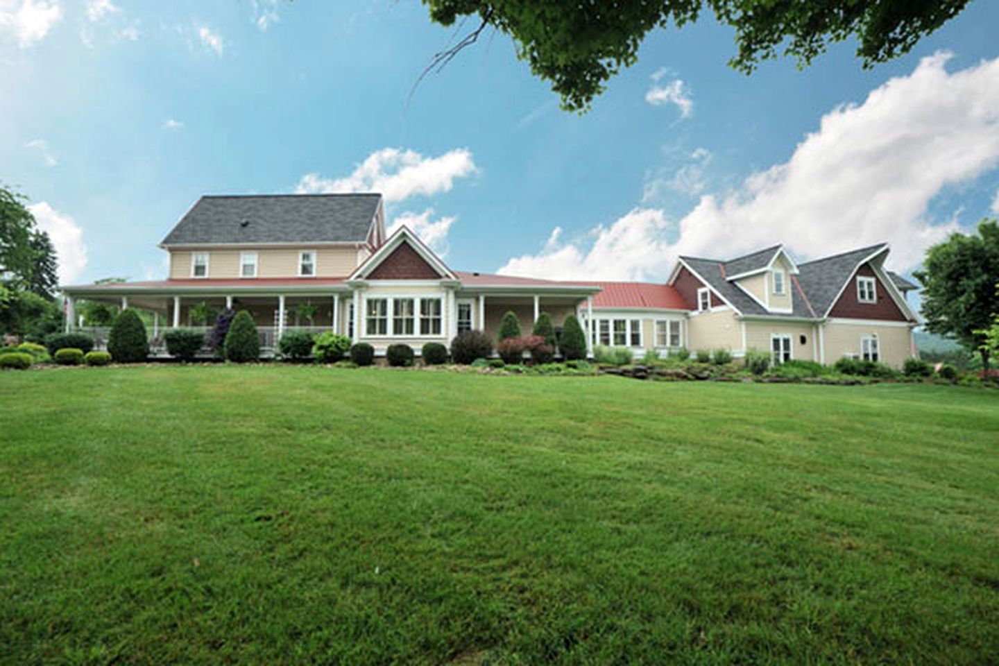 Gorgeous Suite for a Romantic Getaway near Pittsburgh, Pennsylvania