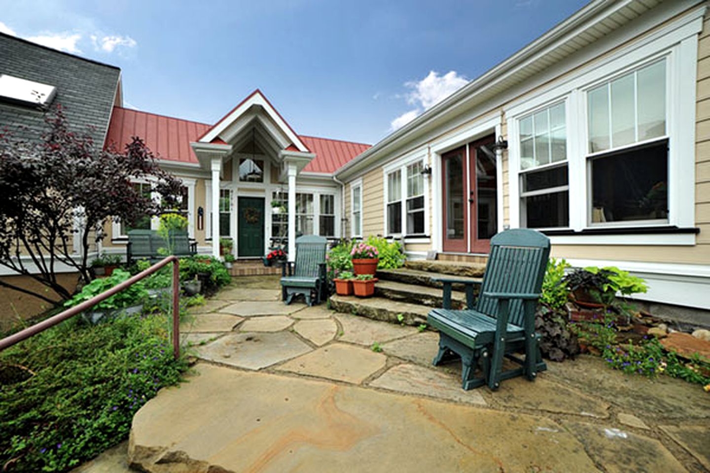 Historic Country Bed and Breakfast Accommodation near Pittsburgh, Pennsylvania