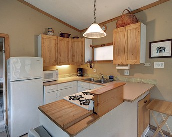 Relaxing Cottage for Couples in Peaceful Forest near Austin, Texas photo 3