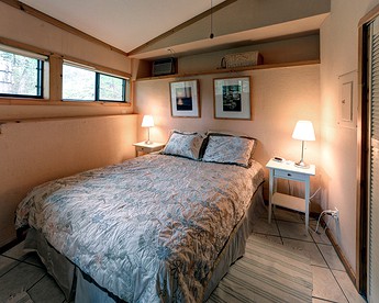 Relaxing Cottage for Couples in Peaceful Forest near Austin, Texas photo 4