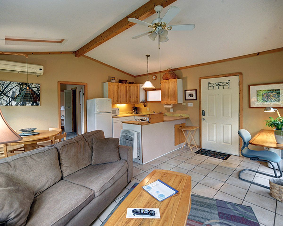 Relaxing Cottage for Couples in Peaceful Forest near Austin, Texas