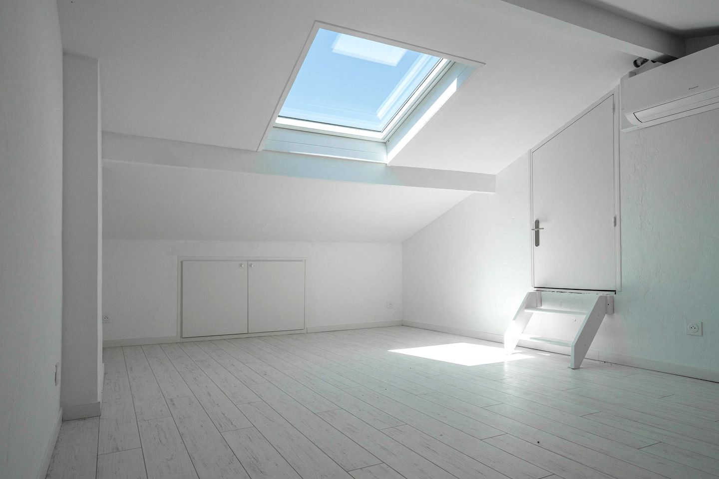 Charming Air-Conditioned House with Garden & Pergola Near Biot, France