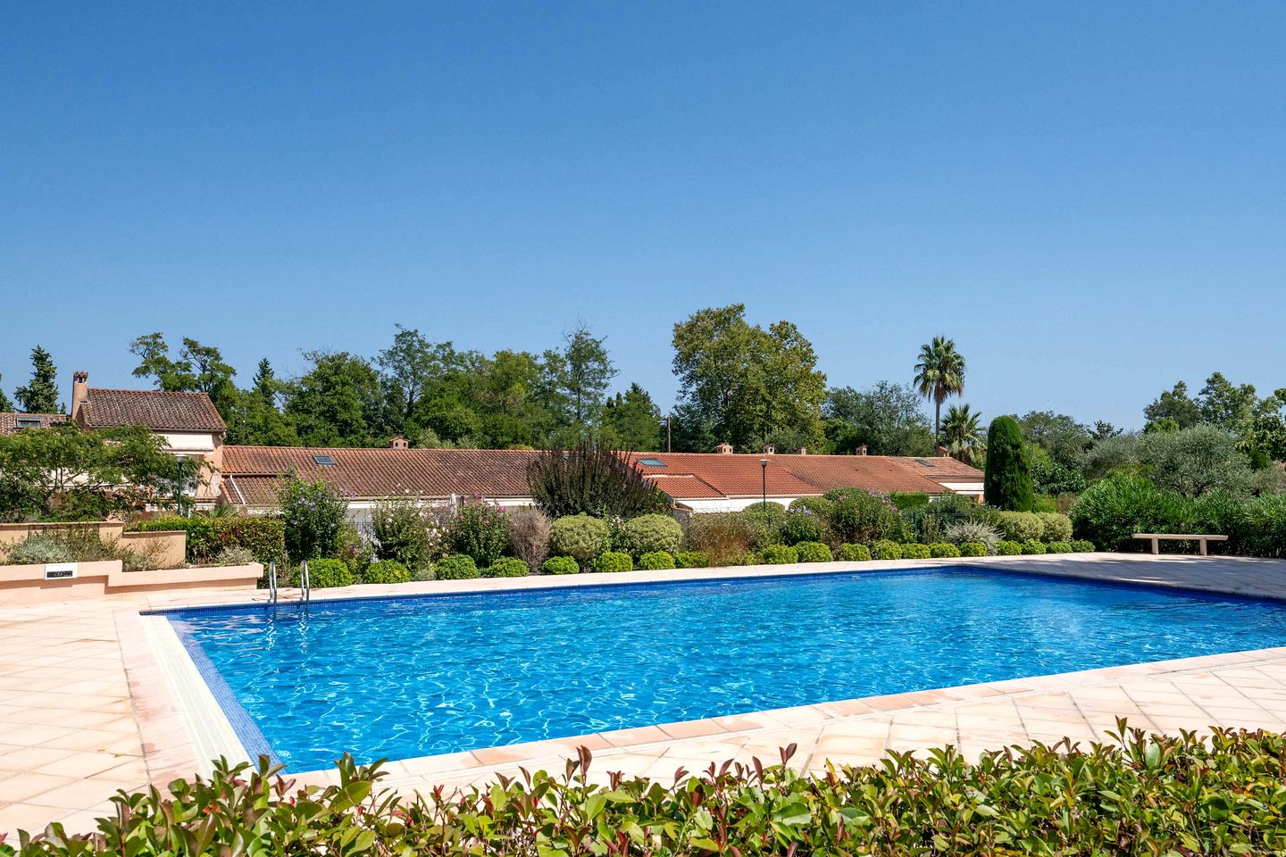 Charming Air-Conditioned House with Garden & Pergola Near Biot, France