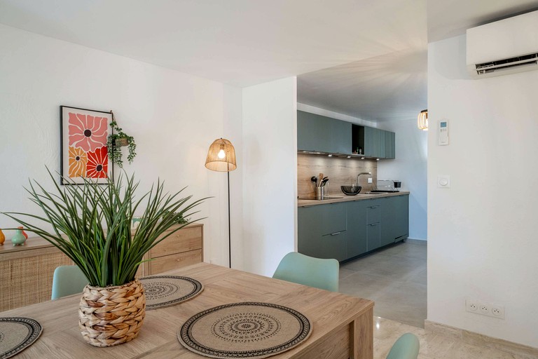 Vacation Rentals (France, Biot, Provence-Alpes-Côte d'Azur)