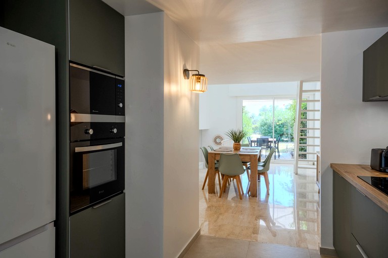 Vacation Rentals (France, Biot, Provence-Alpes-Côte d'Azur)