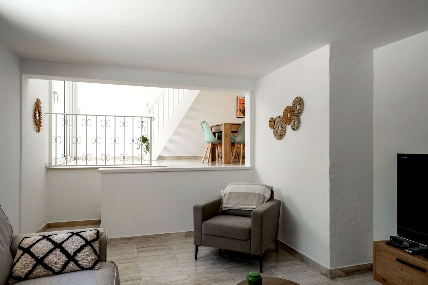 Charming Air-Conditioned House with Garden & Pergola Near Biot, France