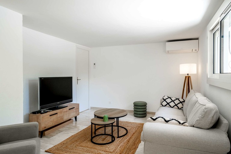 Vacation Rentals (France, Biot, Provence-Alpes-Côte d'Azur)