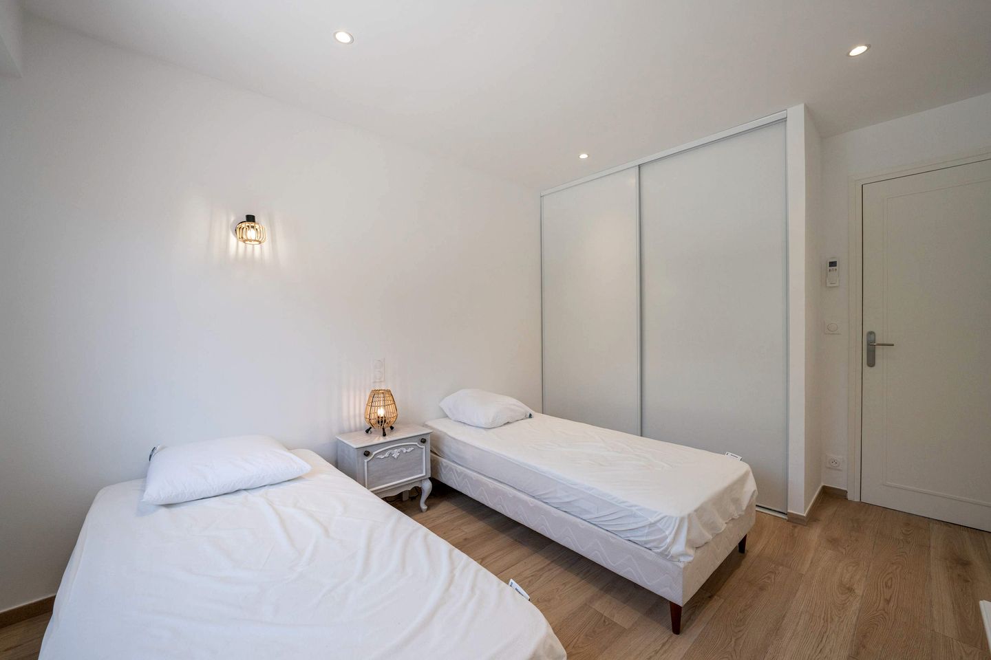 Charming Air-Conditioned House with Garden & Pergola Near Biot, France