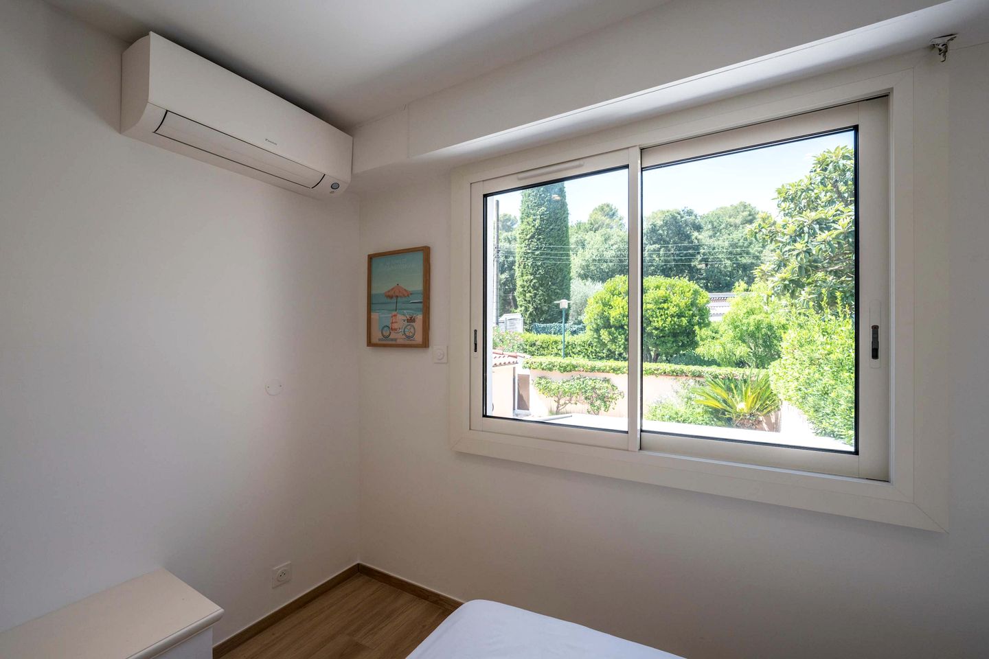 Charming Air-Conditioned House with Garden & Pergola Near Biot, France