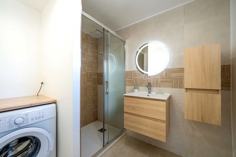 Vacation Rentals (France, Biot, Provence-Alpes-Côte d'Azur)