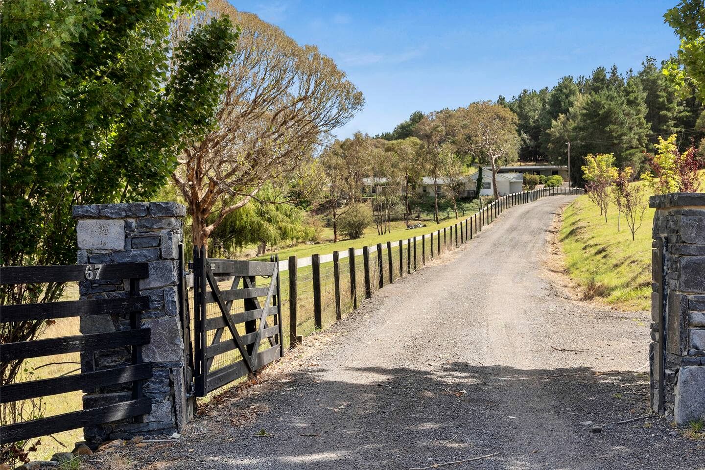 Peaceful Farm Retreat with Tree House & Guest Cottage near Canberra in Carwoola, Australia