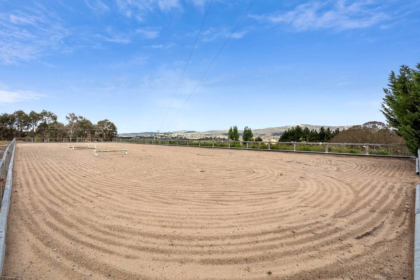 Peaceful Farm Retreat with Tree House & Guest Cottage near Canberra in Carwoola, Australia