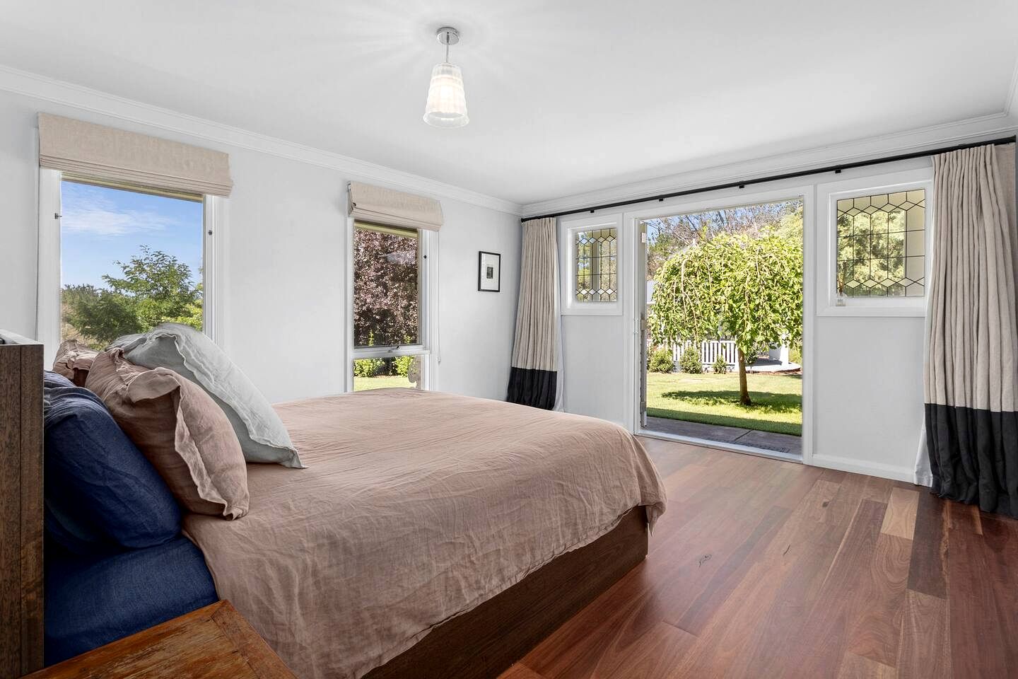 Peaceful Farm Retreat with Tree House & Guest Cottage near Canberra in Carwoola, Australia