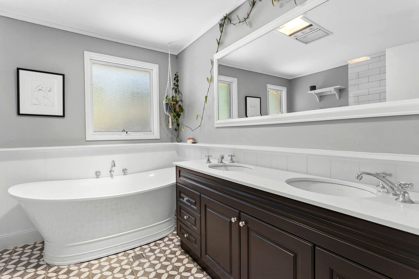 Peaceful Farm Retreat with Tree House & Guest Cottage near Canberra in Carwoola, Australia