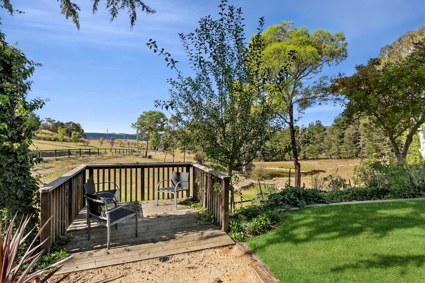 Peaceful Farm Retreat with Tree House & Guest Cottage near Canberra in Carwoola, Australia
