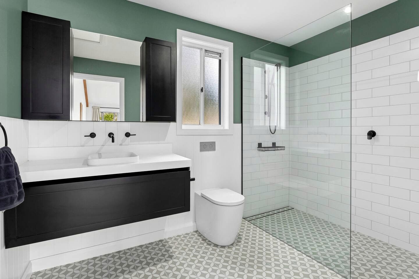 Peaceful Farm Retreat with Tree House & Guest Cottage near Canberra in Carwoola, Australia