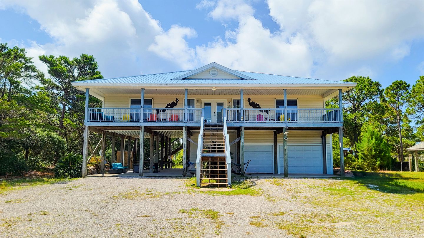 Charming Beachside Home with Private Patio & Dog-Friendly Policy near Surfside Shores, Gulf Shores, AL