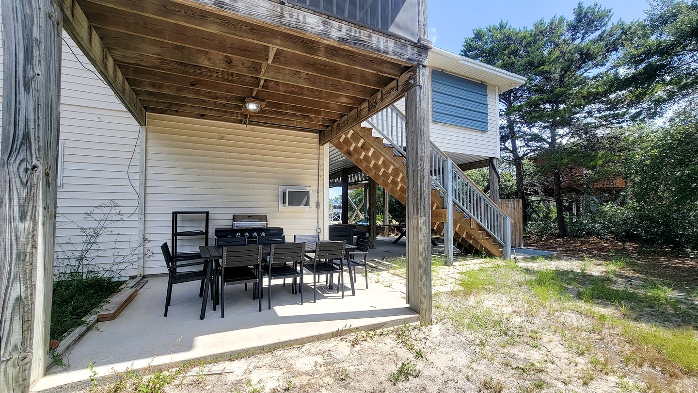 Charming Beachside Home with Private Patio & Dog-Friendly Policy near Surfside Shores, Gulf Shores, AL