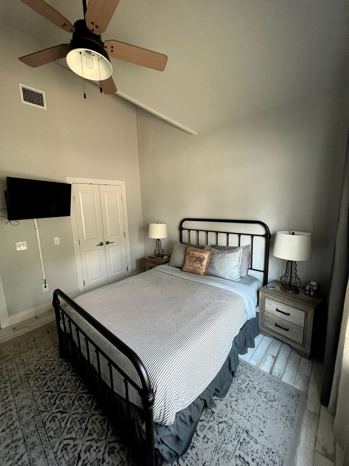 Charming Cabin for Glamping Vacations in Wimberley, Texas