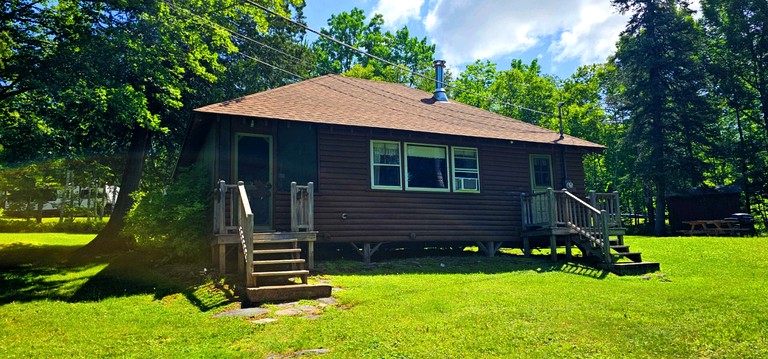 Cabins (United States of America, Greenville, Maine)