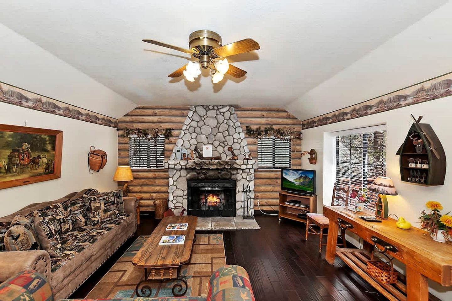 Charming Cabin with Hot-tub and Fireplace in Big Bear Lake, California