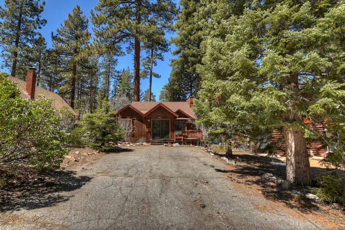 Charming Cabin with Hot-tub and Fireplace in Big Bear Lake, California