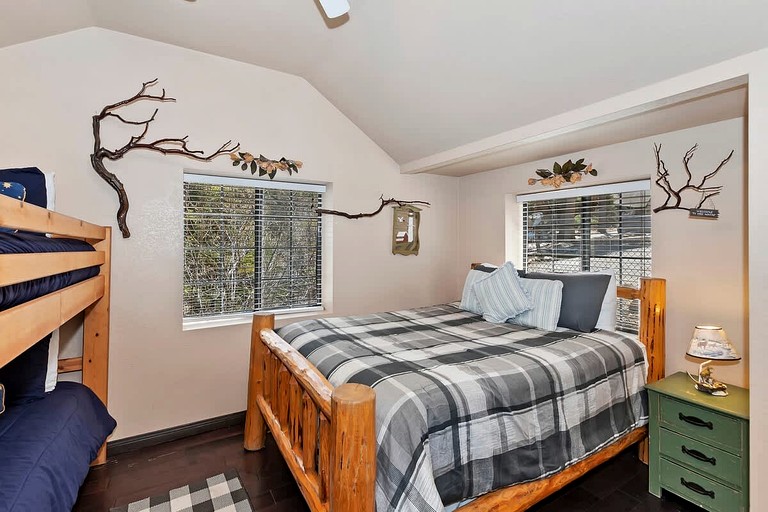 Cabins (United States of America, Big Bear Lake, California)