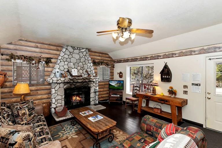 Cabins (United States of America, Big Bear Lake, California)