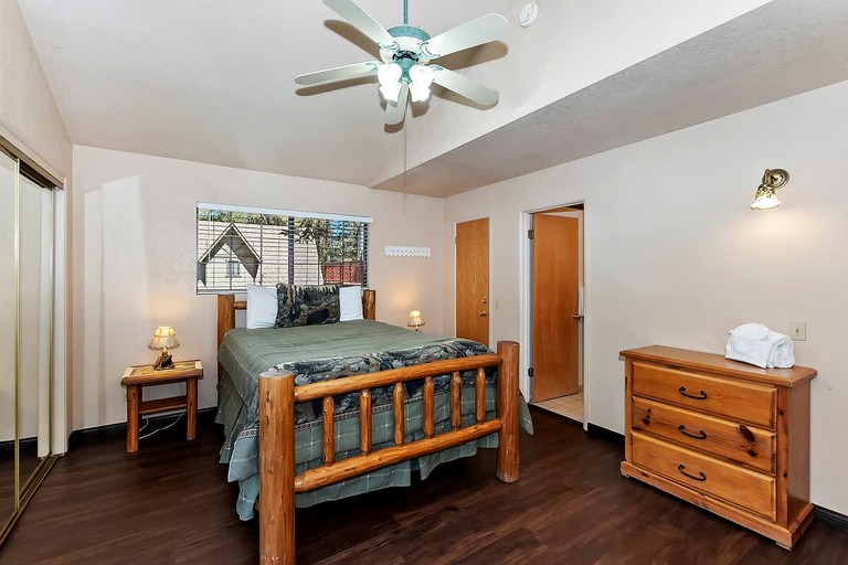 Cabins (United States of America, Big Bear Lake, California)