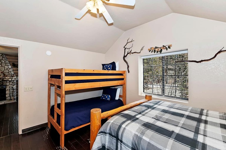 Cabins (United States of America, Big Bear Lake, California)