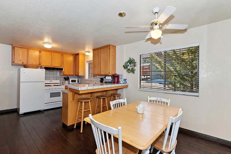 Cabins (United States of America, Big Bear Lake, California)