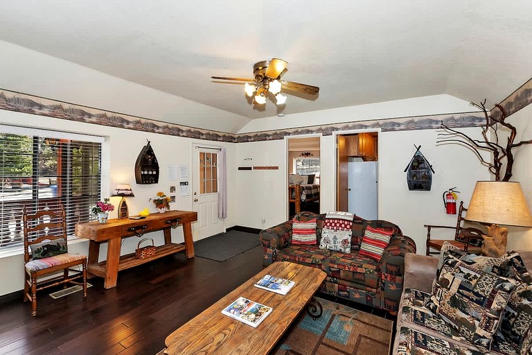 Cabins (United States of America, Big Bear Lake, California)