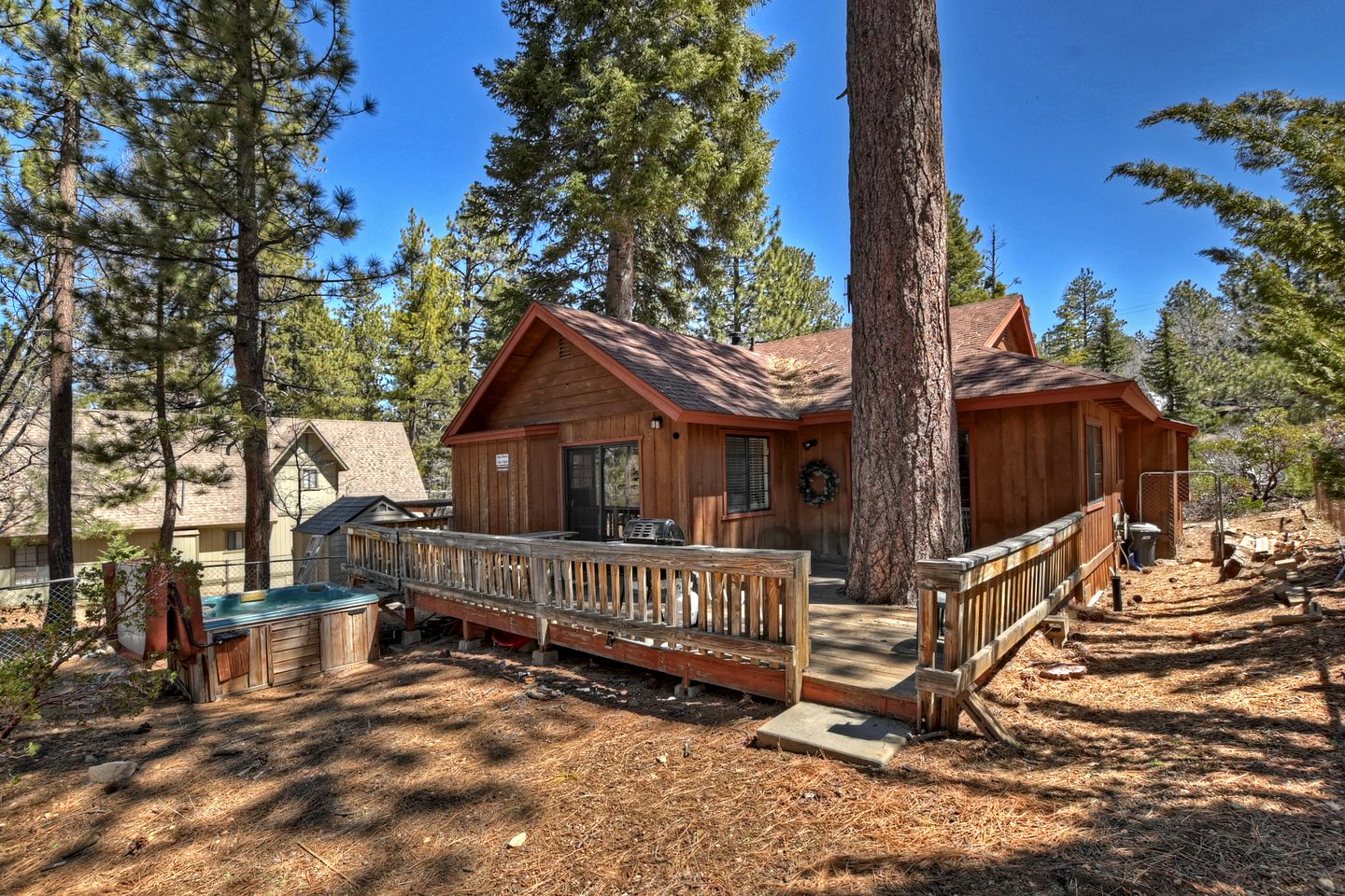 Charming Cabin with Hot-tub and Fireplace in Big Bear Lake, California