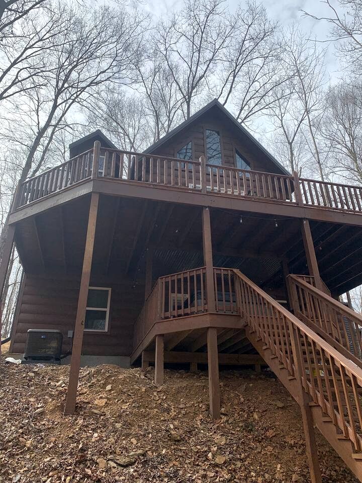 Charming Cabin with Hot-tub and Stunning Views in Campbellsville, Kentucky