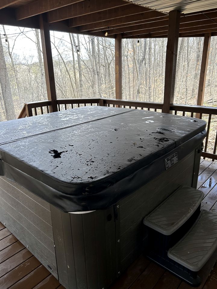 Charming Cabin with Hot-tub and Stunning Views in Campbellsville, Kentucky
