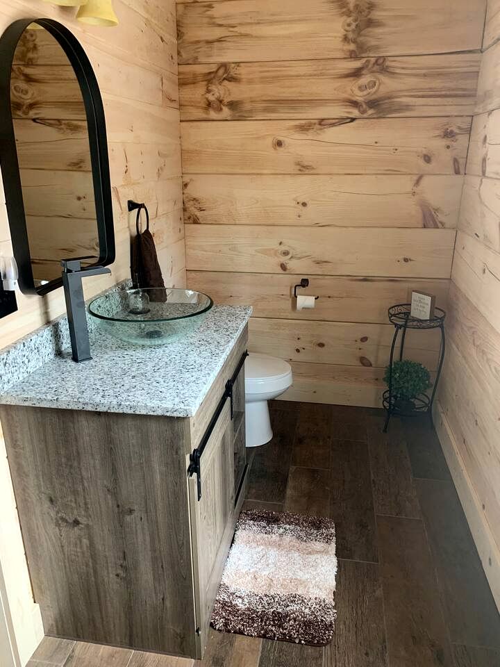 Charming Cabin with Hot-tub and Stunning Views in Campbellsville, Kentucky