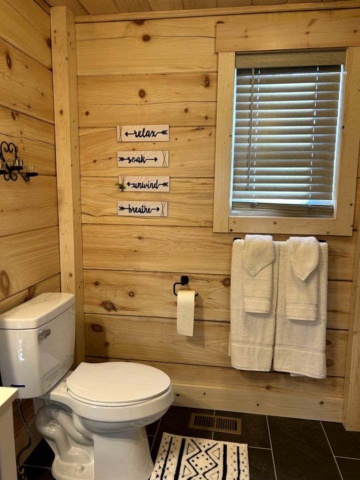 Charming Cabin with Hot-tub and Stunning Views in Campbellsville, Kentucky