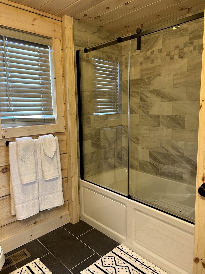 Charming Cabin with Hot-tub and Stunning Views in Campbellsville, Kentucky