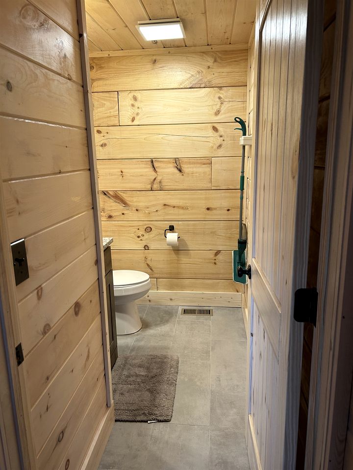 Charming Cabin with Hot-tub and Stunning Views in Campbellsville, Kentucky