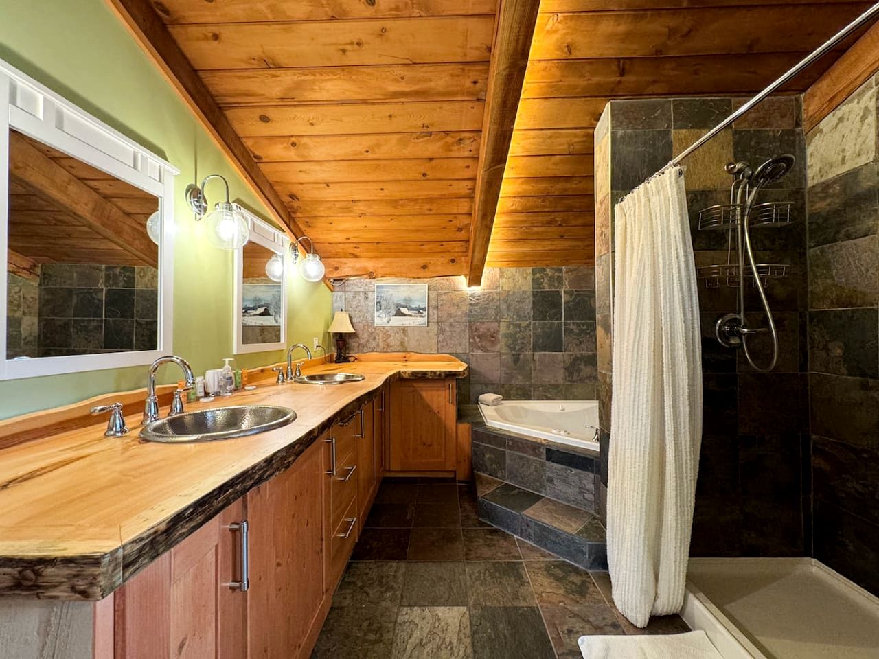 Charming Cabin with Hot-tub and Amazing Vistas in Jackson, New Hampshire