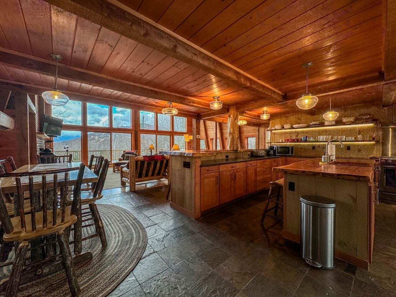 Charming Cabin with Hot-tub and Amazing Vistas in Jackson, New Hampshire