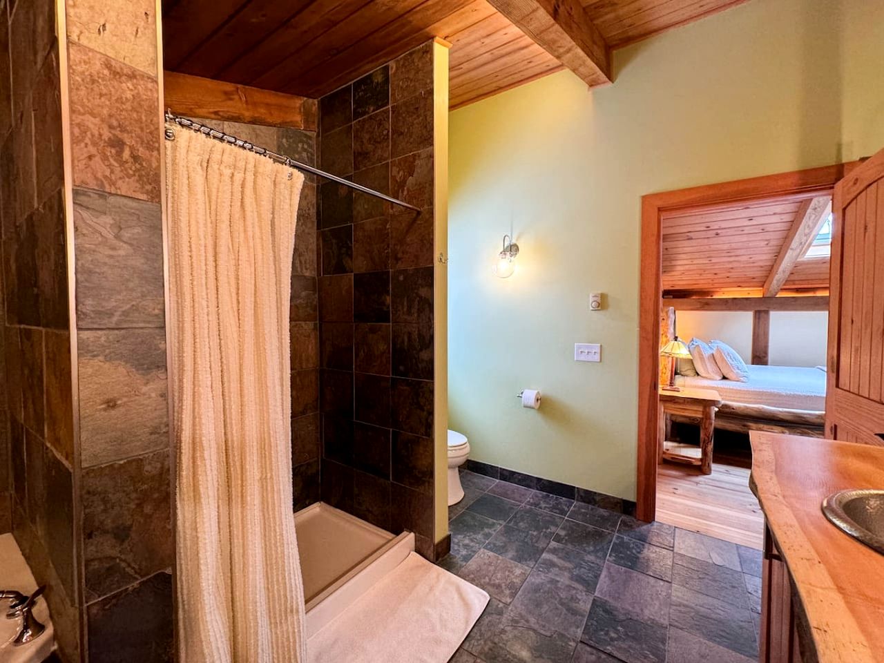 Charming Cabin with Hot-tub and Amazing Vistas in Jackson, New Hampshire
