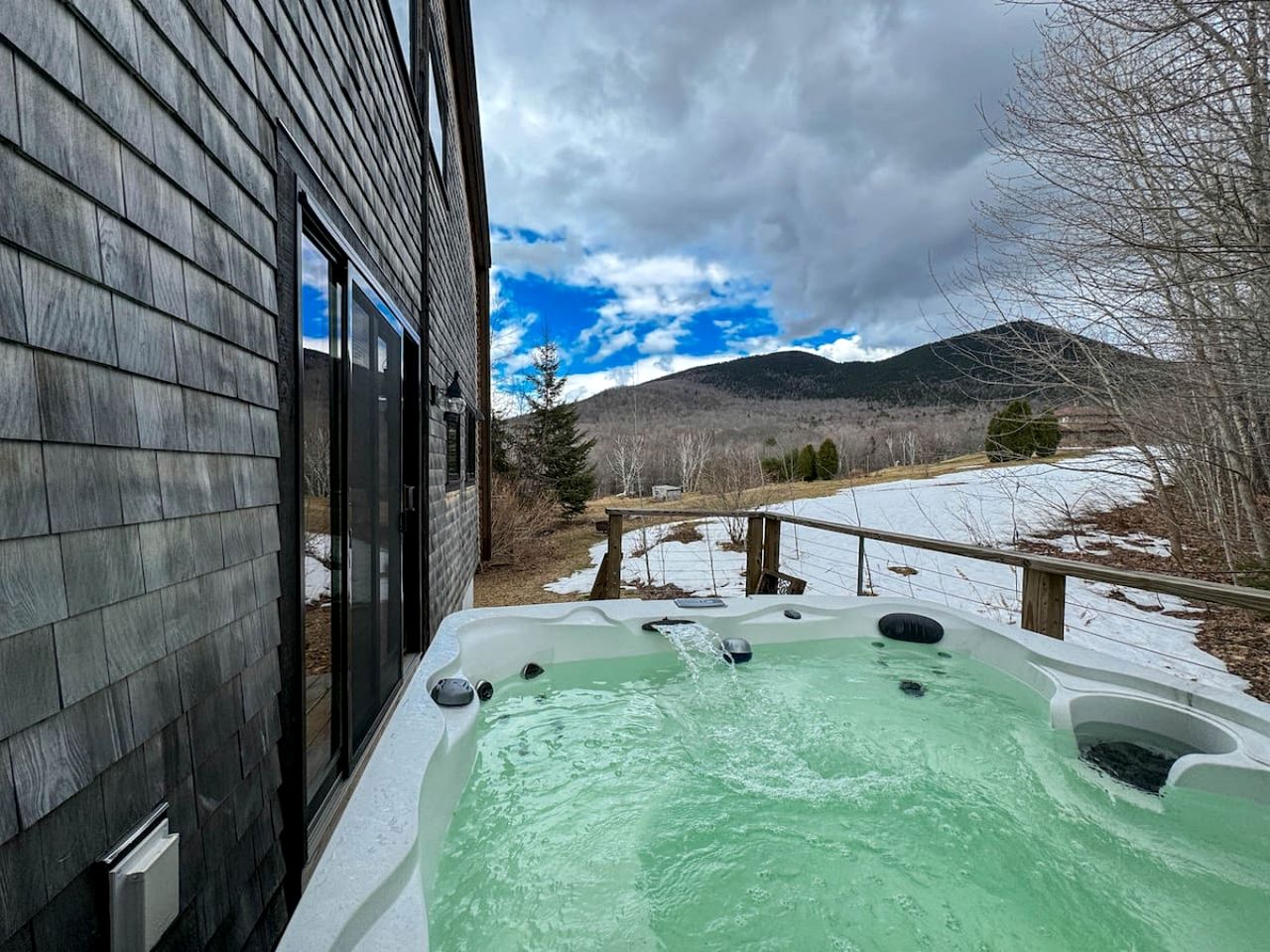 Charming Cabin with Hot-tub and Amazing Vistas in Jackson, New Hampshire